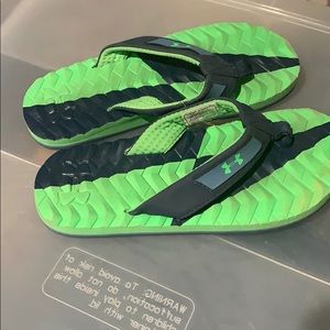 Boys flip flops